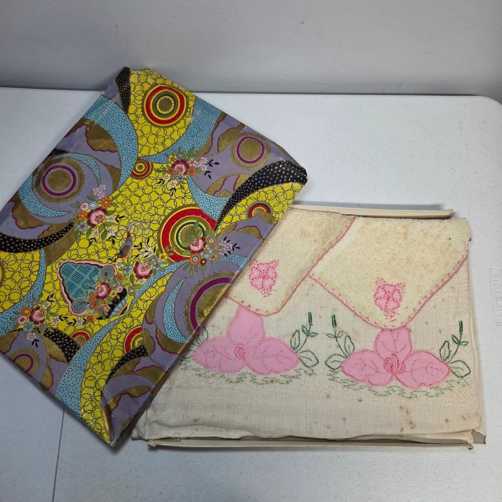 Vintage Pink Floral Embroidered Towel Set Cream Cotton w Gift Box Grandma core